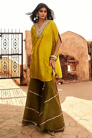 Yellow Handloom Chanderi Dori Embroidered Kurta Set by Avacara
