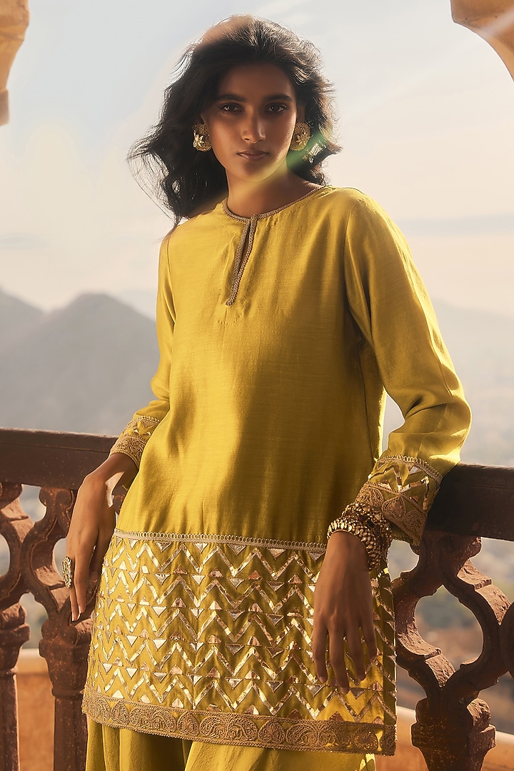 Yellow Handloom Chanderi Dori Embroidered Short Kurta Set by Avacara at Pernia's Pop Up Shop