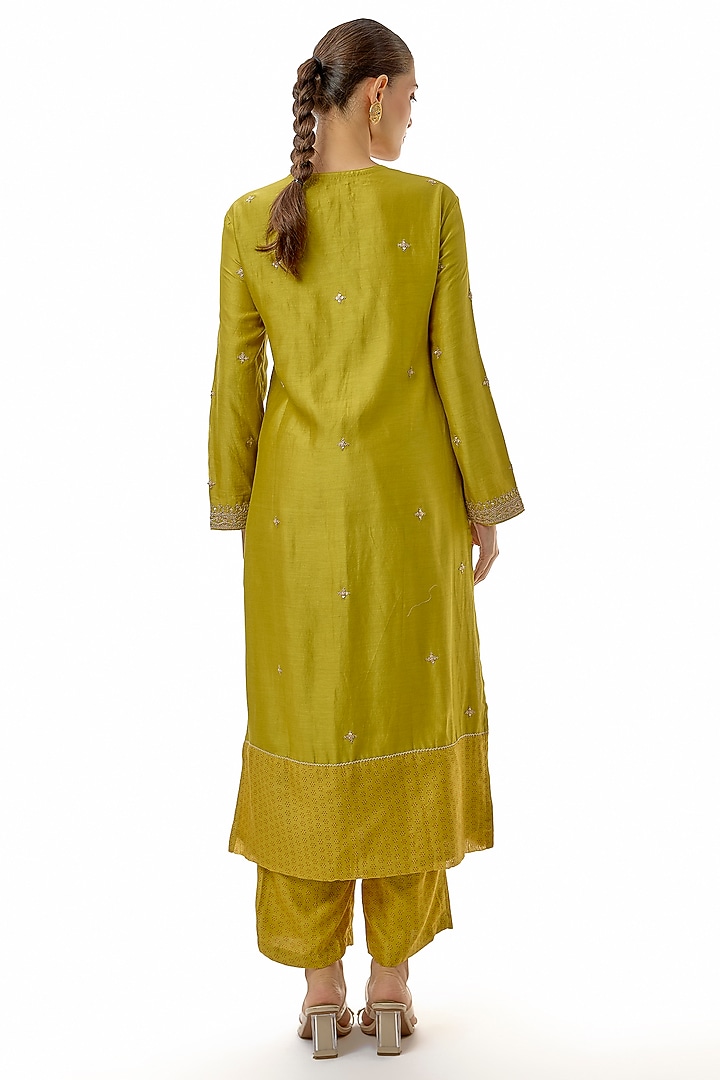 Green Handloom Chanderi Dori Embroidered Kurta Set by Avacara at Pernia's Pop Up Shop