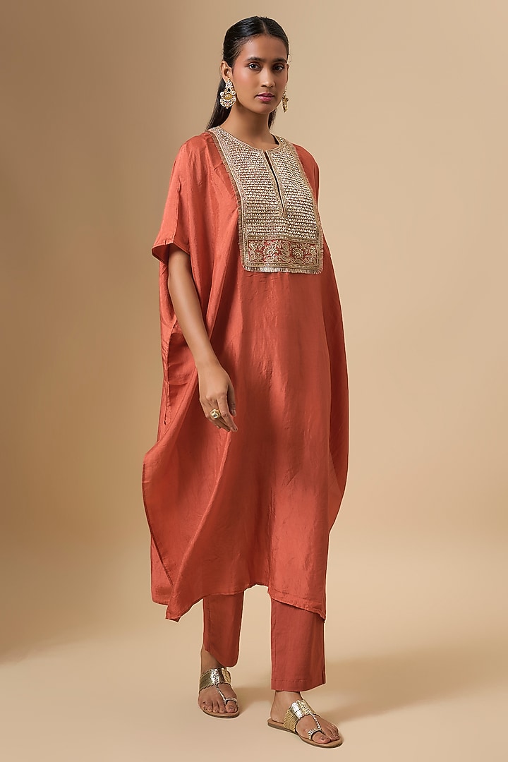 Red Mulberry Silk Kurta Set by Avacara at Pernia's Pop Up Shop