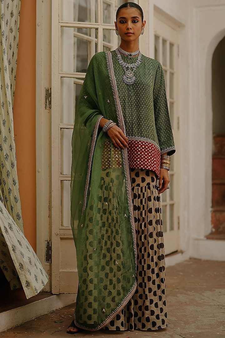 Green Cotton Satin Silk Printed & Gota Embroidered Short Kurta Set by Avacara at Pernia's Pop Up Shop