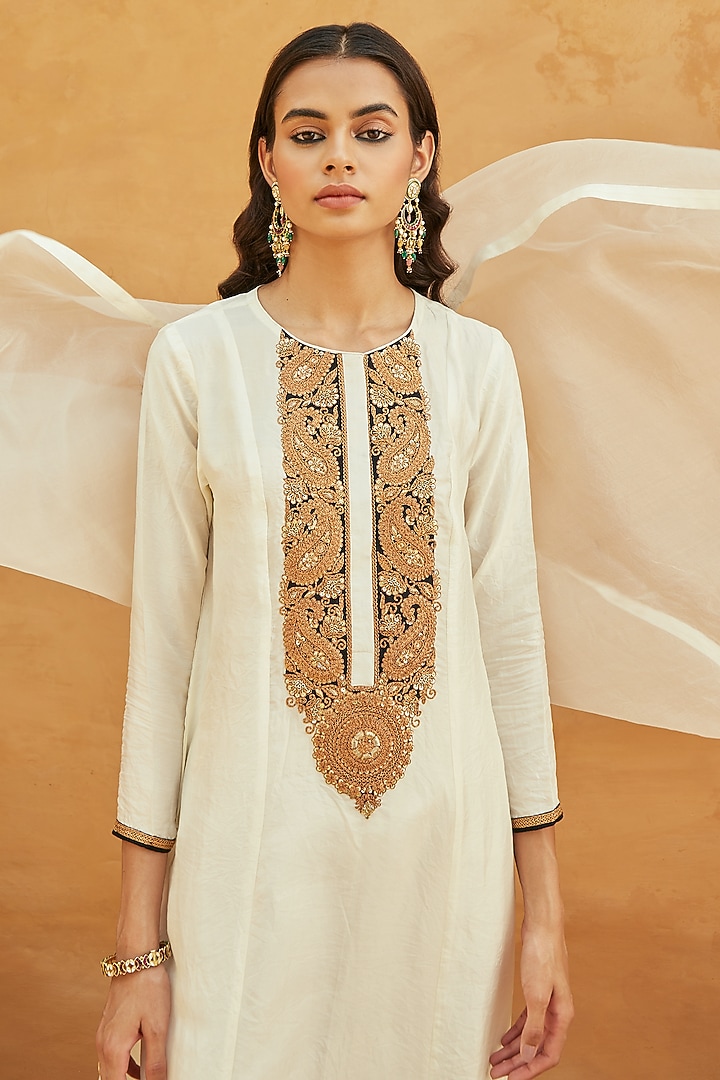 White Pure Handloom Mulberry Silk Dori Hand Embroidered Kurta Set by Avacara at Pernia's Pop Up Shop