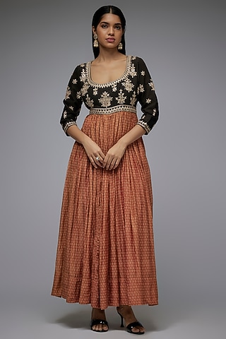 Black Matka Silk Kurta Set by Avacara