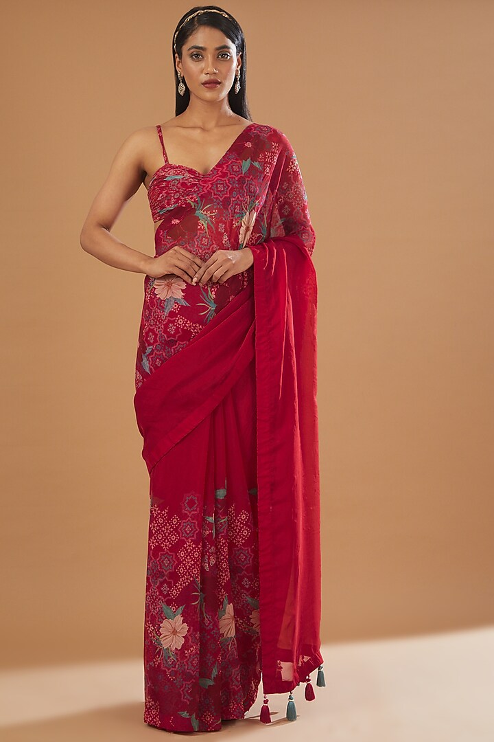 Fuschia Crepe Printed & Embroidered Party Wear Saree Set by AWIGNA BY VARSHA & RITTU at Pernia's Pop Up Shop