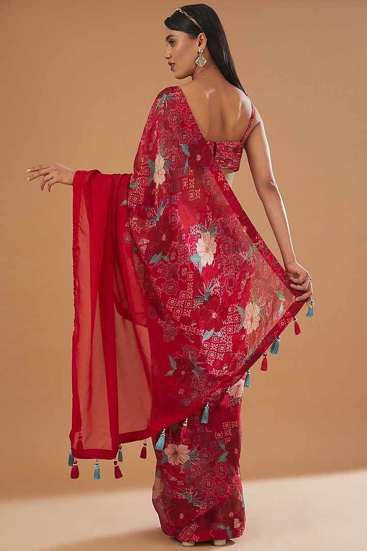 Fuschia Crepe Printed & Embroidered Party Wear Saree Set by AWIGNA BY VARSHA & RITTU at Pernia's Pop Up Shop