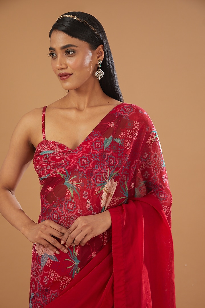 Fuschia Crepe Printed & Embroidered Party Wear Saree Set by AWIGNA BY VARSHA & RITTU at Pernia's Pop Up Shop
