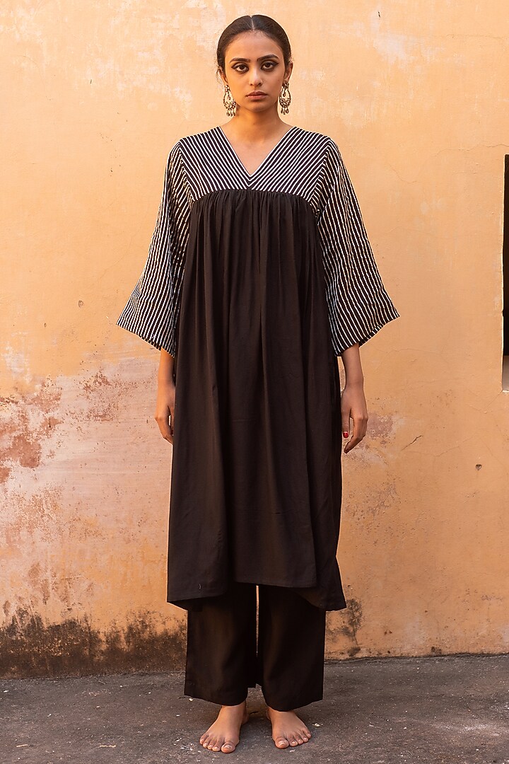 Black Pure Cotton Silk Embroidered Kurta Set by Avaasya Jaipur at Pernia's Pop Up Shop