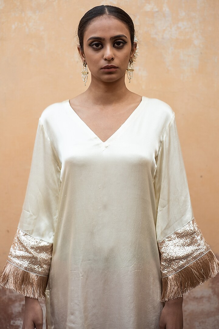 Powder White Gajji Silk Kurta Set by Avaasya Jaipur at Pernia's Pop Up Shop