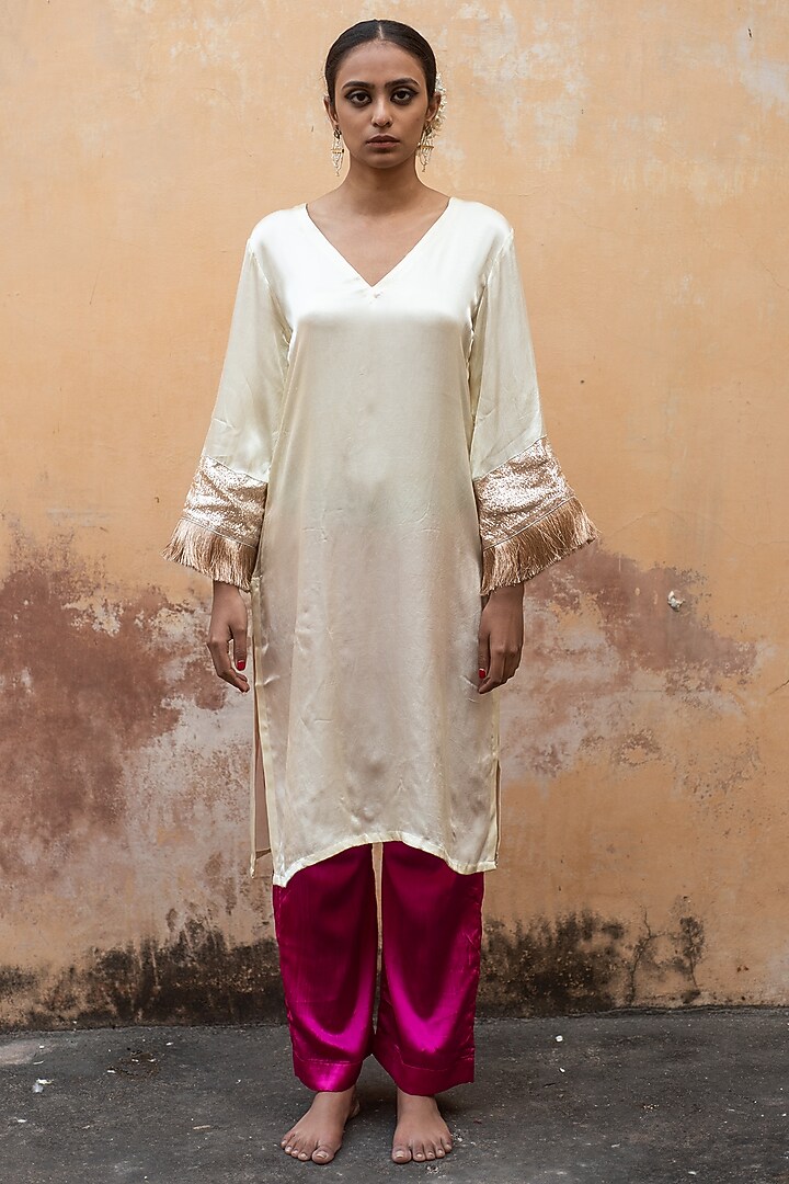 Powder White Gajji Silk Kurta Set by Avaasya Jaipur at Pernia's Pop Up Shop