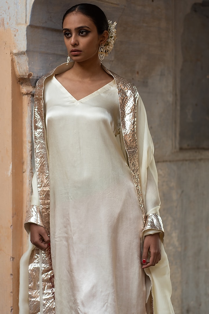 Powder White Gajji Silk Kurta Set by Avaasya Jaipur at Pernia's Pop Up Shop