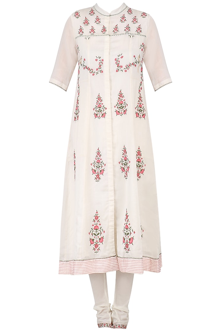 Ivory floral zari embroidered kurta available only at Pernia's Pop Up Shop.