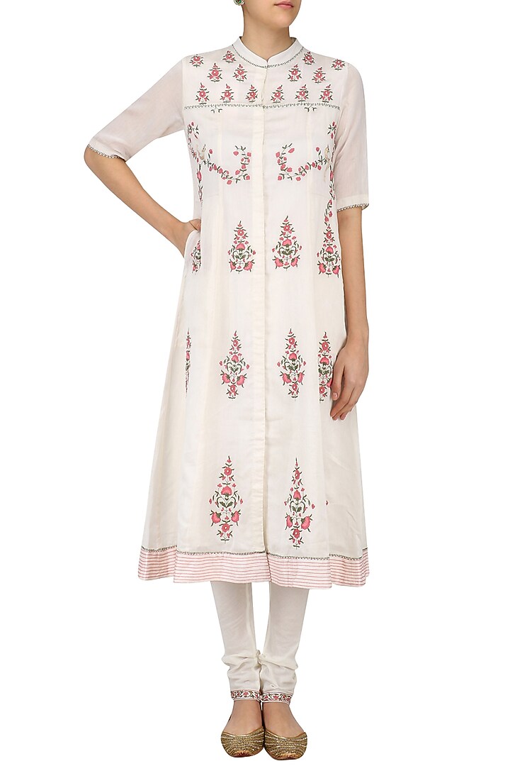 Ivory floral zari embroidered kurta available only at Pernia's Pop Up Shop.