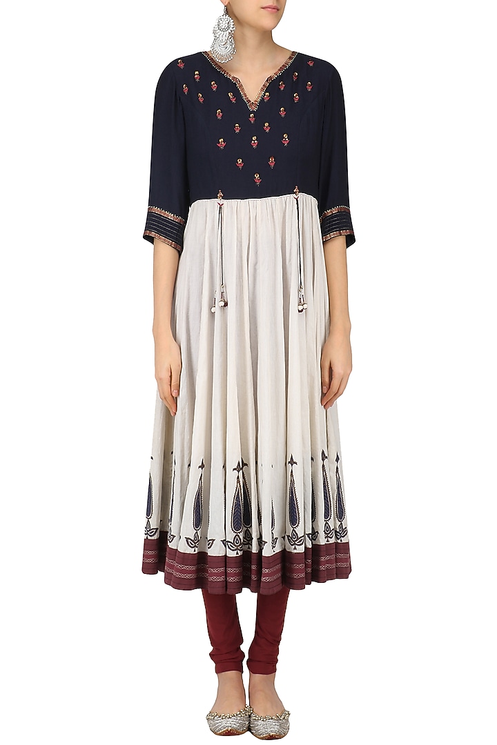 Ivory and navy block printed and hand embroidered kurta available only at Pernia's Pop Up Shop.