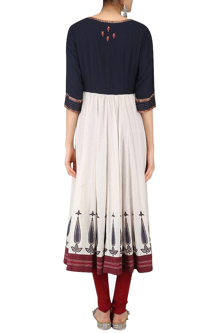 Ivory and navy block printed and hand embroidered kurta available only at Pernia's Pop Up Shop.