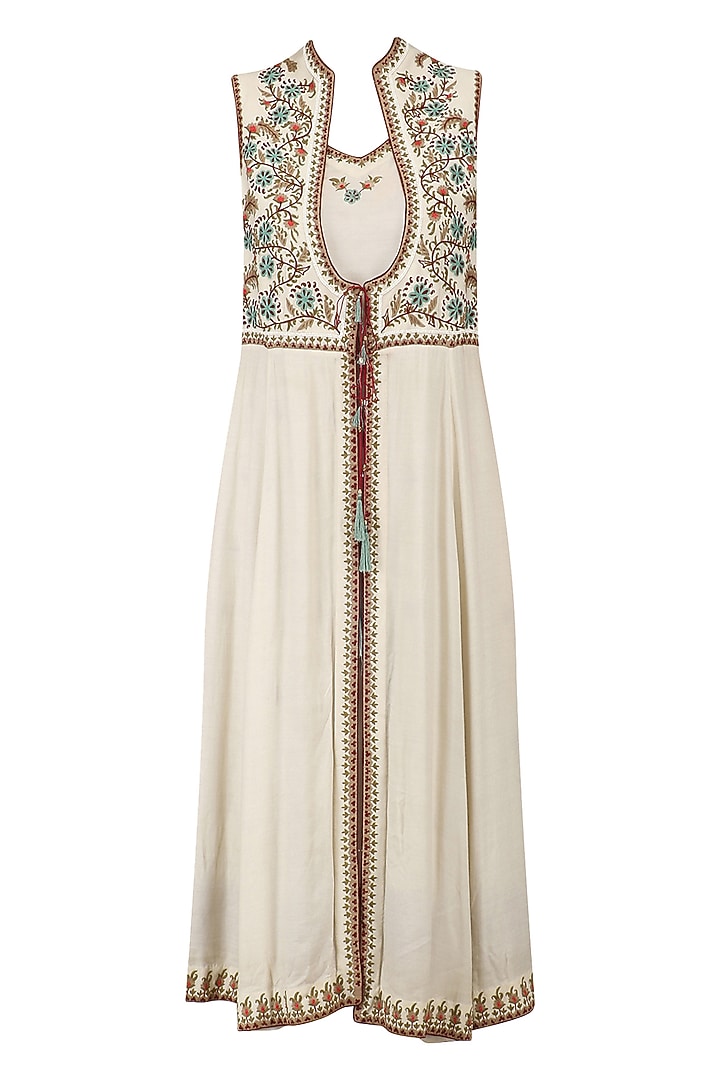 Ivory floral thread embroidered kurta available only at Pernia's Pop Up Shop.