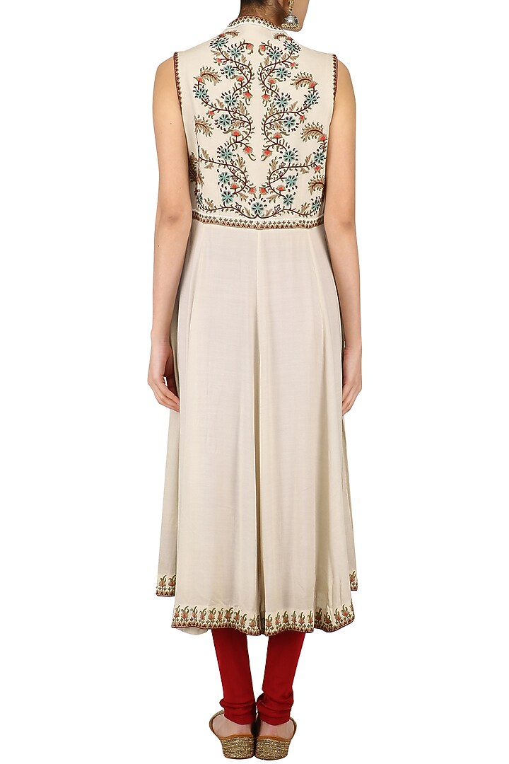 Ivory floral thread embroidered kurta available only at Pernia's Pop Up Shop.