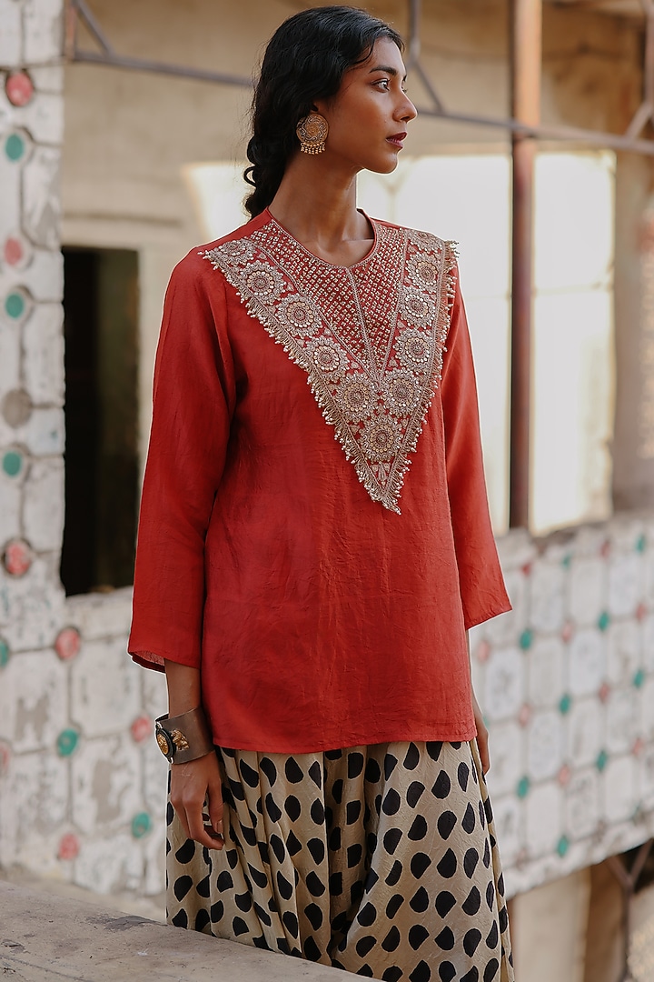 Red Silk Dori Hand Embroidered Kurta Set by Avacara at Pernia's Pop Up Shop