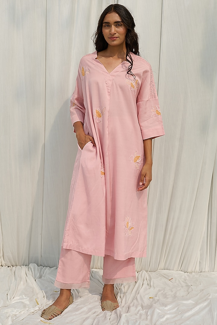 Pink Cotton Hand Embroidered Kurta Set by AYAKA at Pernia's Pop Up Shop