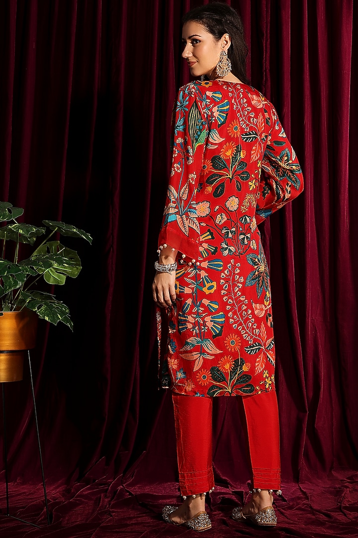 Fiery Red Hand Embroidered Straight Tunic Set by Aayushi Maniar at Pernia's Pop Up Shop
