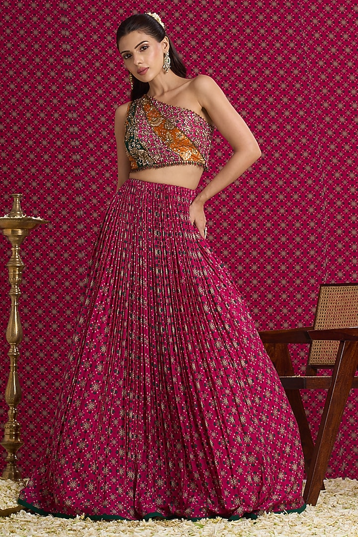 Pink Mul Silk Hand Embroidered Wedding Lehenga Set by Aayushi Maniar at Pernia's Pop Up Shop