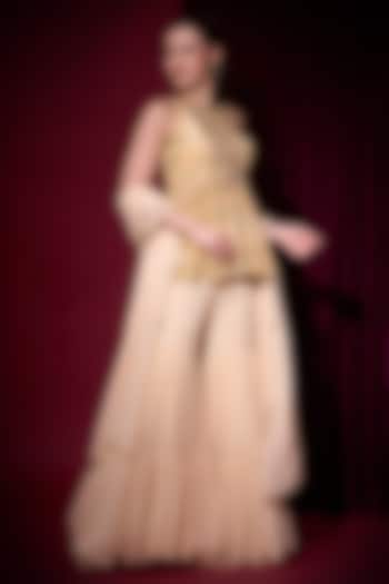 Off-White Georgette Gharara Set by Aayushi Maniar at Pernia's Pop Up Shop