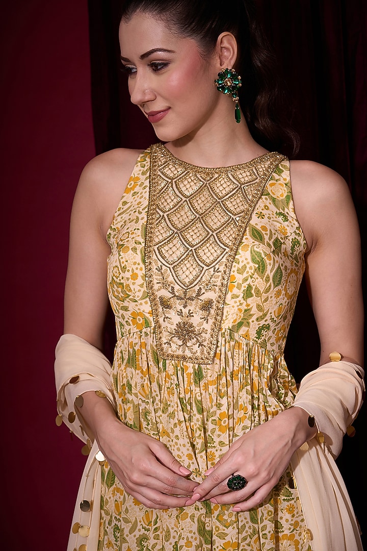 Off-White Georgette Gharara Set by Aayushi Maniar at Pernia's Pop Up Shop