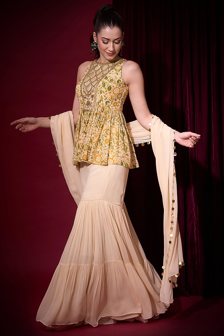 Off-White Georgette Gharara Set by Aayushi Maniar at Pernia's Pop Up Shop