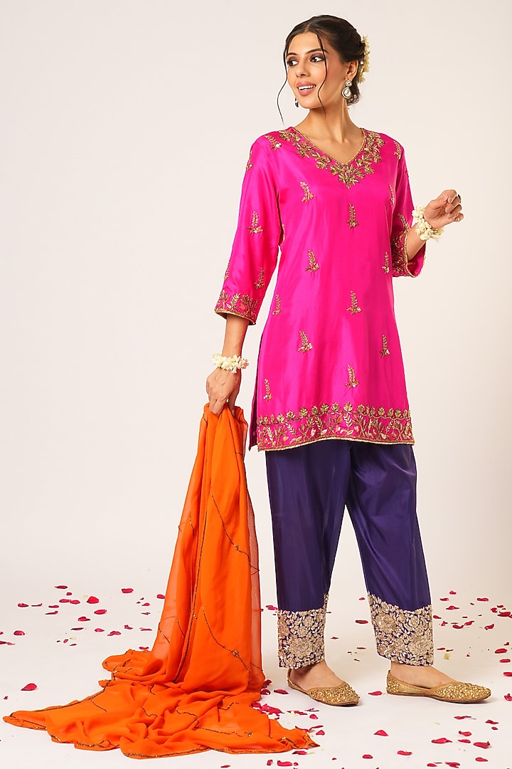 Rani Pink Silk Hand Embroidered Tunic Set by Aayushi Maniar at Pernia's Pop Up Shop