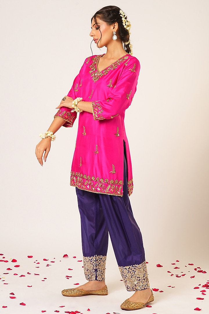Rani Pink Silk Hand Embroidered Tunic Set by Aayushi Maniar at Pernia's Pop Up Shop