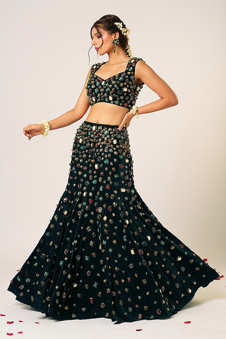 Emerald Green Velvet Hand Embroidered Bridal Lehenga Set by Aayushi Maniar at Pernia's Pop Up Shop