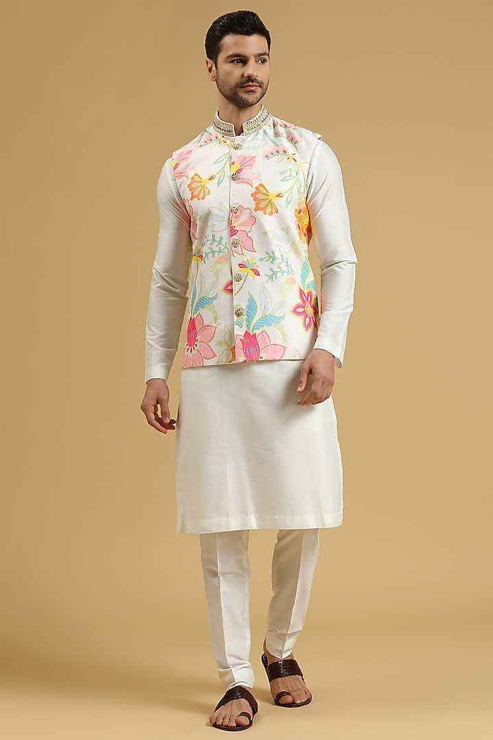 White Tuscan Hand Embroidered Floral Bundi Jacket Set by Ayushi Maniar Men