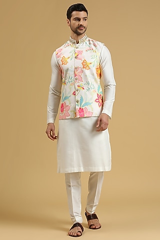 White Tuscan Hand Embroidered Floral Bundi Jacket Set by Ayushi Maniar Men
