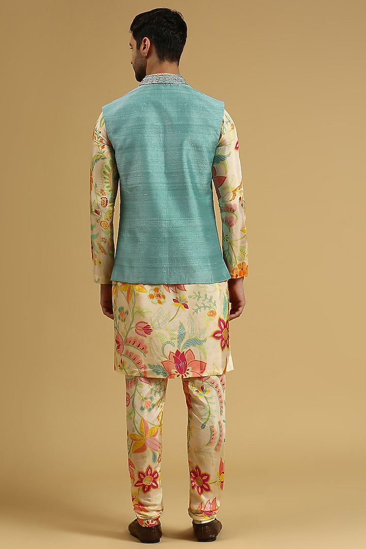 Aqua Raw Silk Hand Embroidered Bundi Jacket Set by Ayushi Maniar Men at Pernia's Pop Up Shop