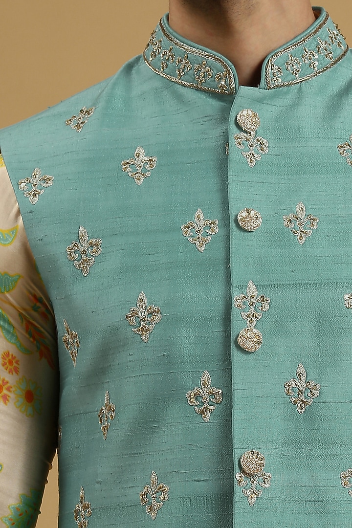 Aqua Raw Silk Hand Embroidered Bundi Jacket Set by Ayushi Maniar Men at Pernia's Pop Up Shop