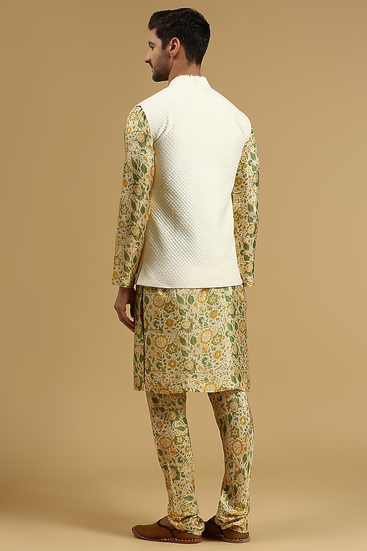 Ivory Cotton Silk Hand Embroidered Quilted Bundi Jacket Set by Ayushi Maniar Men at Pernia's Pop Up Shop