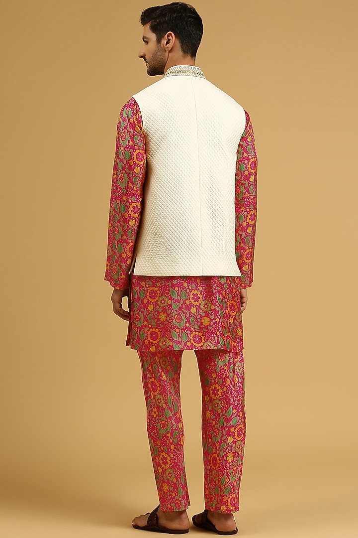 White Cotton Silk Hand Embroidered Quilted Bundi Jacket Set by Ayushi Maniar Men at Pernia's Pop Up Shop
