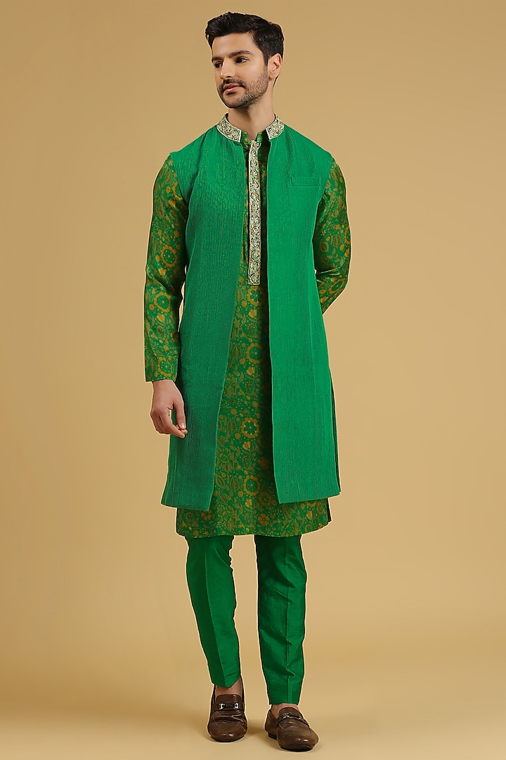 Jade Green Chanderi Silk Hand Embroidered Bundi Jacket Set by Ayushi Maniar Men