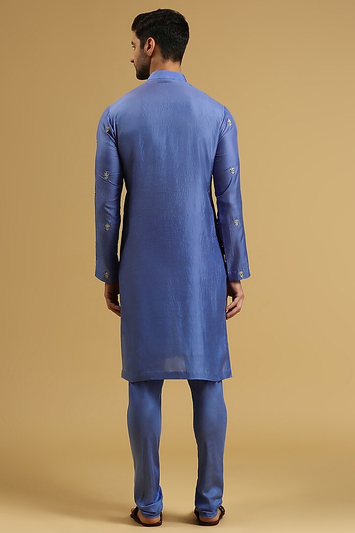 Lilac Silk Hand Embroidered Kurta Set by Ayushi Maniar Men at Pernia's Pop Up Shop