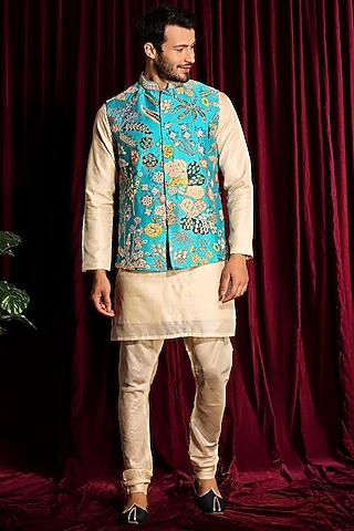 Turquoise Raw Silk Hand Embroidered Bundi Jacket by Ayushi Maniar Men