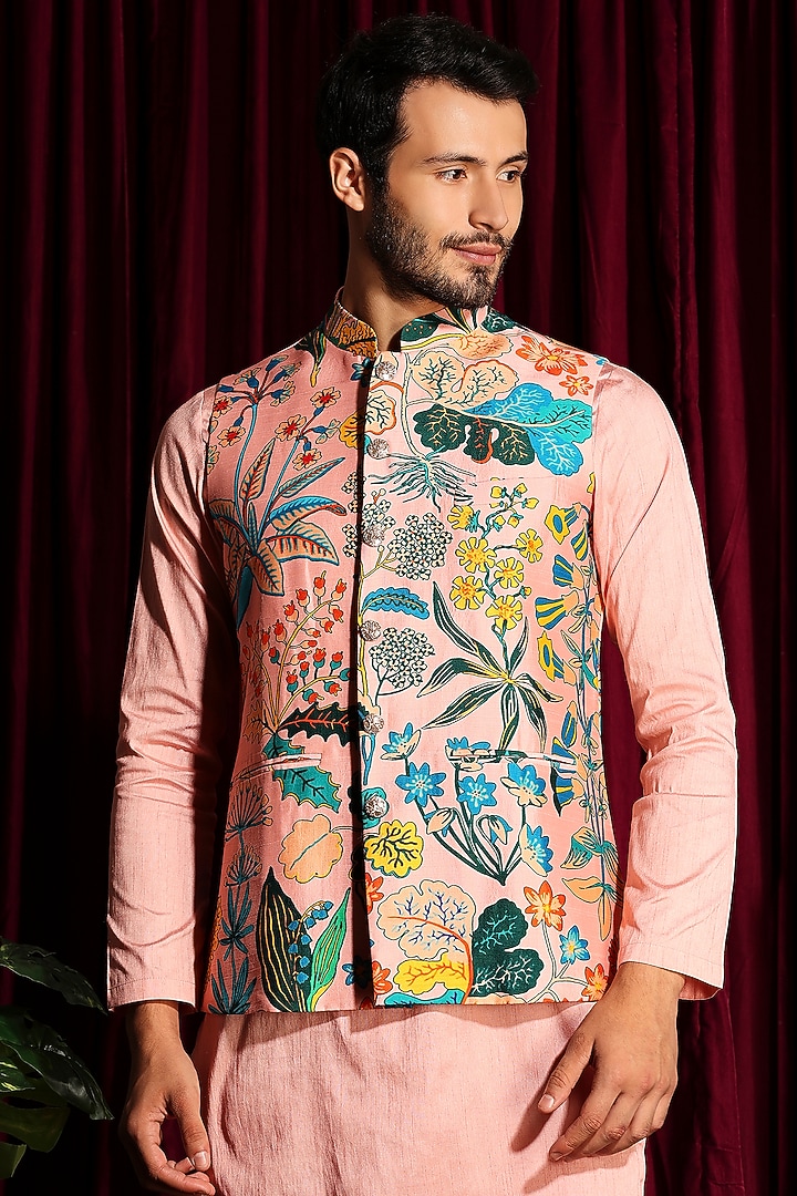 Blush Pink Kurta Set With Printed Bundi Jacket by Ayushi Maniar Men at Pernia's Pop Up Shop