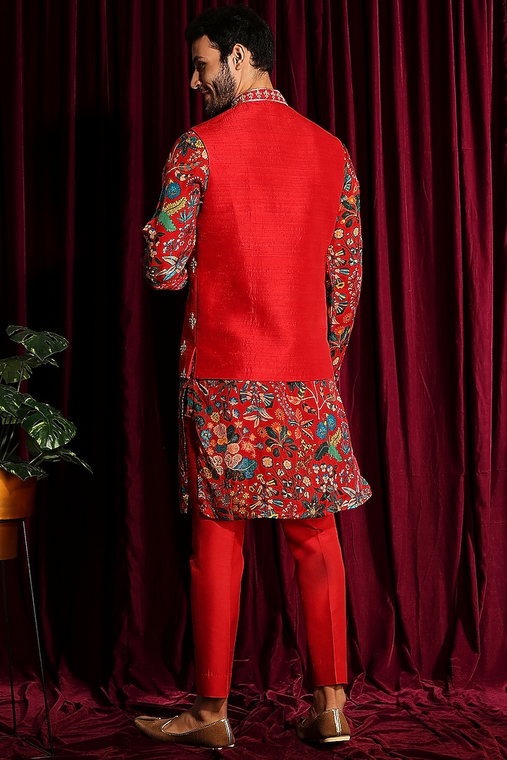Red Raw Silk Hand Embroidered Bundi Jacket by Ayushi Maniar Men at Pernia's Pop Up Shop
