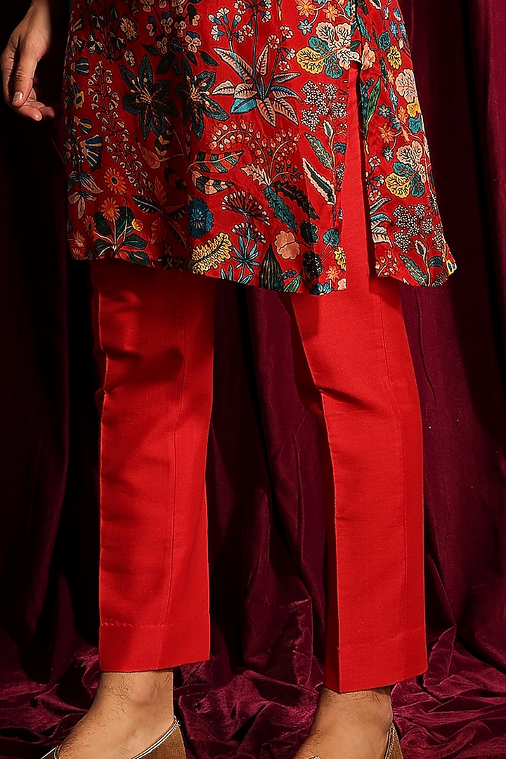 Red Raw Silk Hand Embroidered Bundi Jacket by Ayushi Maniar Men at Pernia's Pop Up Shop