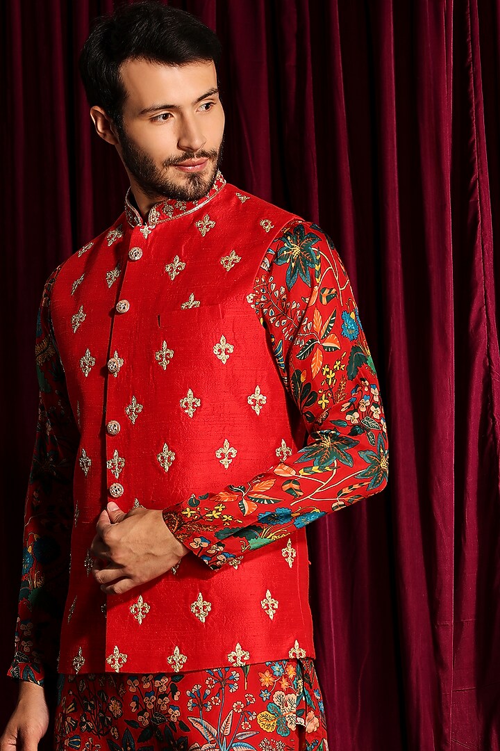 Red Raw Silk Hand Embroidered Bundi Jacket by Ayushi Maniar Men at Pernia's Pop Up Shop
