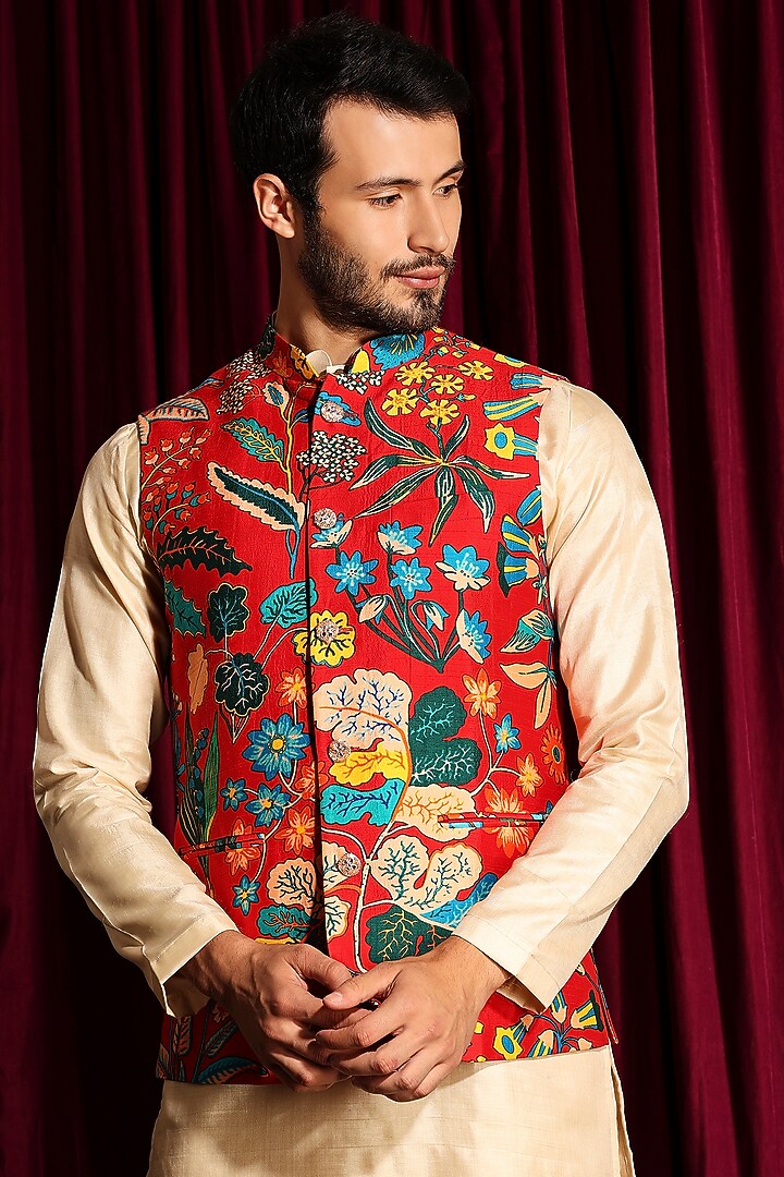 Red Raw Silk Printed Bundi Jacket Set by Ayushi Maniar Men at Pernia's Pop Up Shop