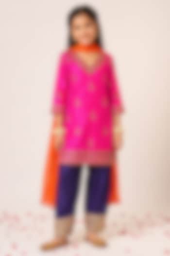 Pink Silk Hand Embroidered Tunic Set For Girls by Aayushi Maniar Kids at Pernia's Pop Up Shop