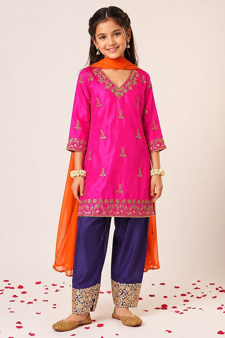 Pink Silk Hand Embroidered Tunic Set For Girls by Aayushi Maniar Kids at Pernia's Pop Up Shop