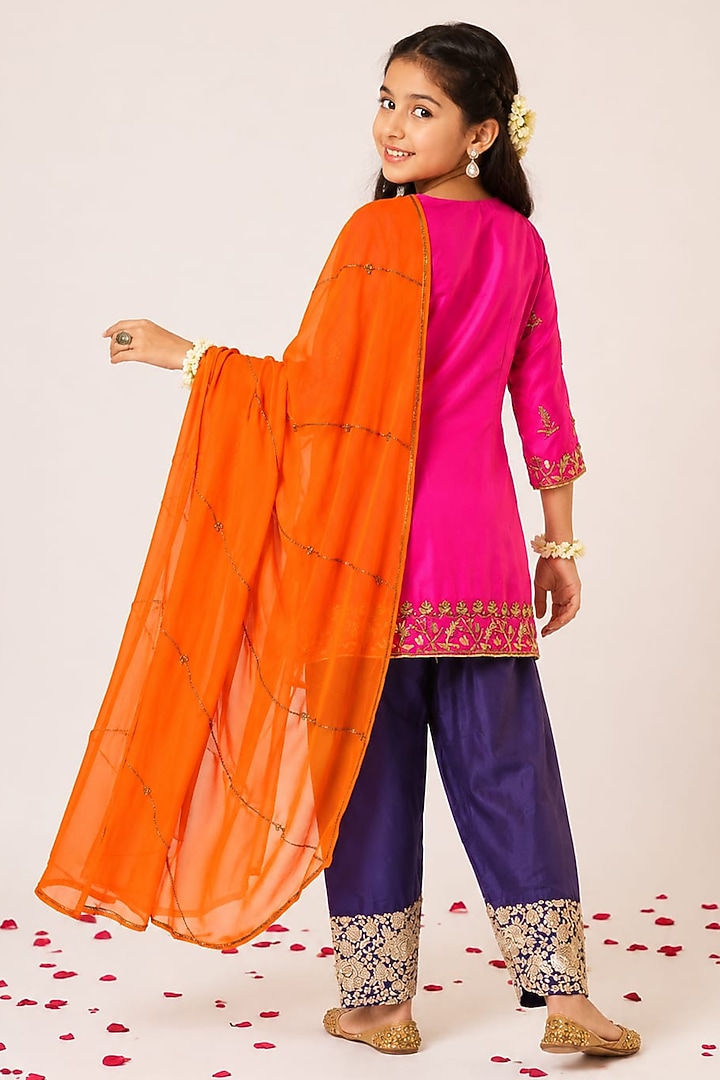 Pink Silk Hand Embroidered Tunic Set For Girls by Aayushi Maniar Kids at Pernia's Pop Up Shop