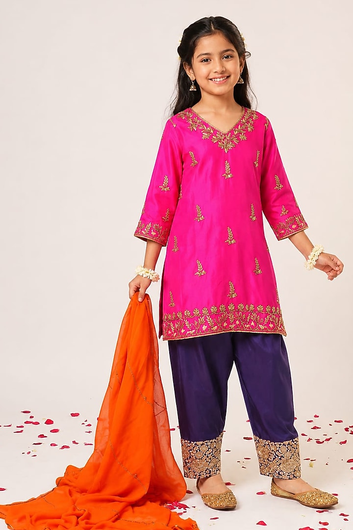 Pink Silk Hand Embroidered Tunic Set For Girls by Aayushi Maniar Kids at Pernia's Pop Up Shop
