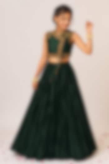 Green Raw Silk Lehenga Set For Girls by Aayushi Maniar Kids at Pernia's Pop Up Shop