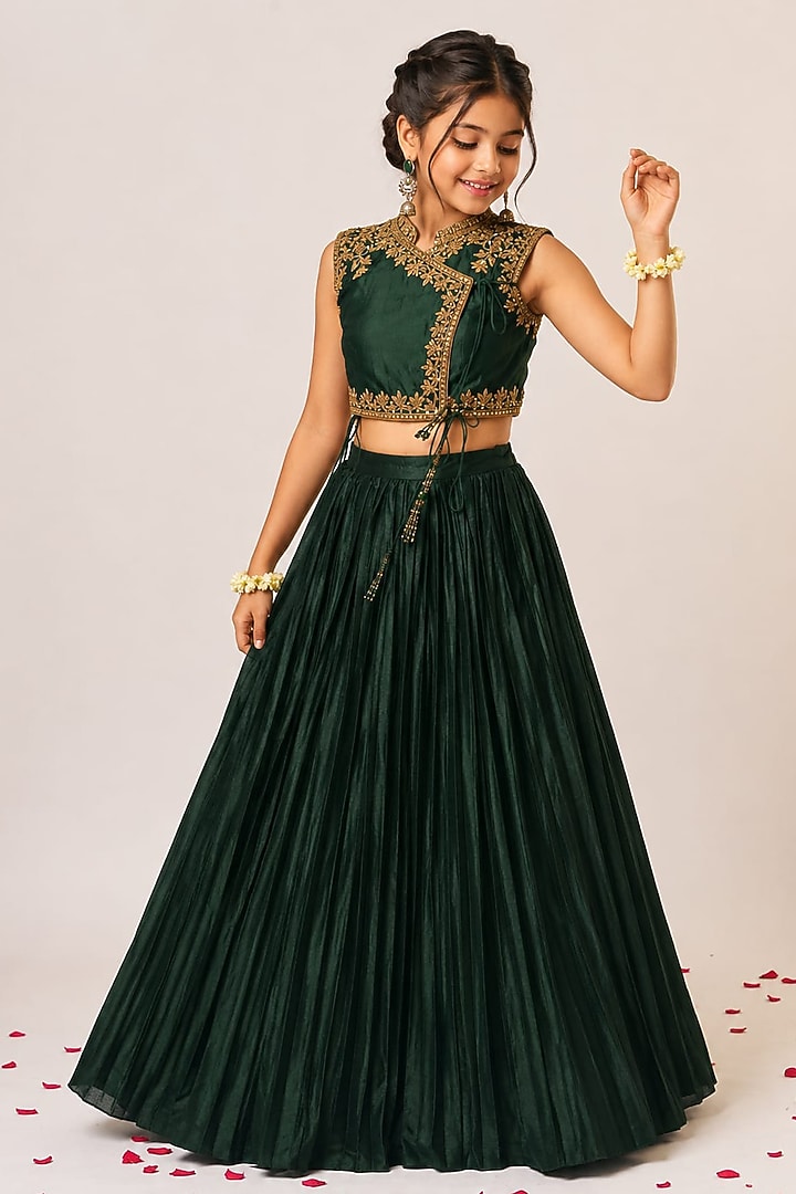 Green Raw Silk Lehenga Set For Girls by Aayushi Maniar Kids at Pernia's Pop Up Shop